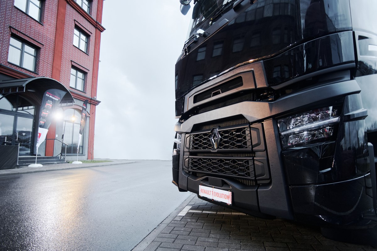 ПРЕЗЕНТАЦИЯ НОВОГО МОДЕЛЬНОГО РЯДА RENAULT TRUCKS T И T HIGH ЭВОЛЮЦИЯ В РЕСПУБЛИКЕ БЕЛАРУСЬ.